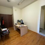 Versatile interior space suitable for conversion into 3-bedroom apartment