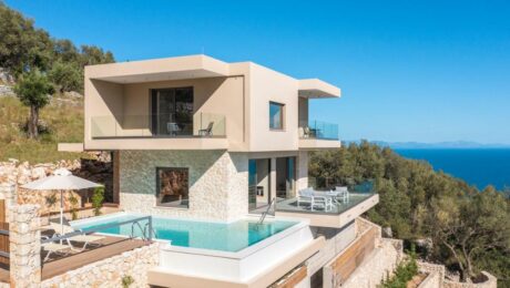 Two-level luxury villa with sea views