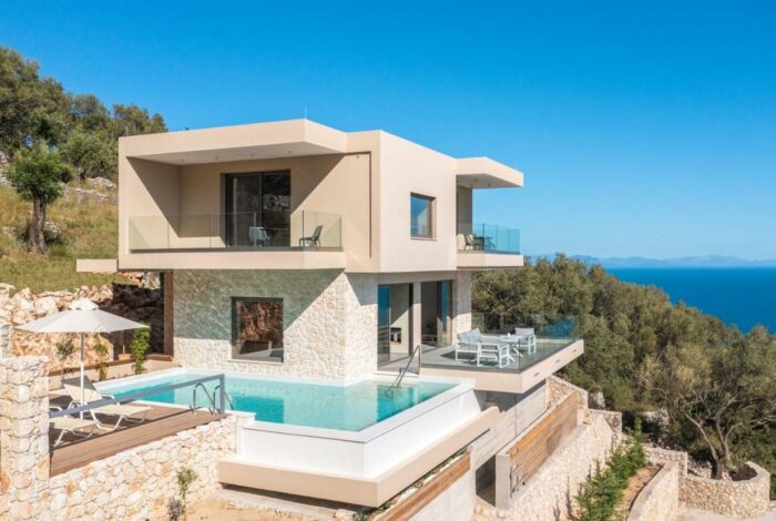 Two-level luxury villa with sea views