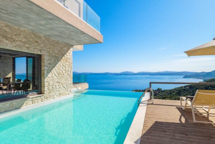 Private infinity pool overlooking the Ionian Sea in Katavolos villa
