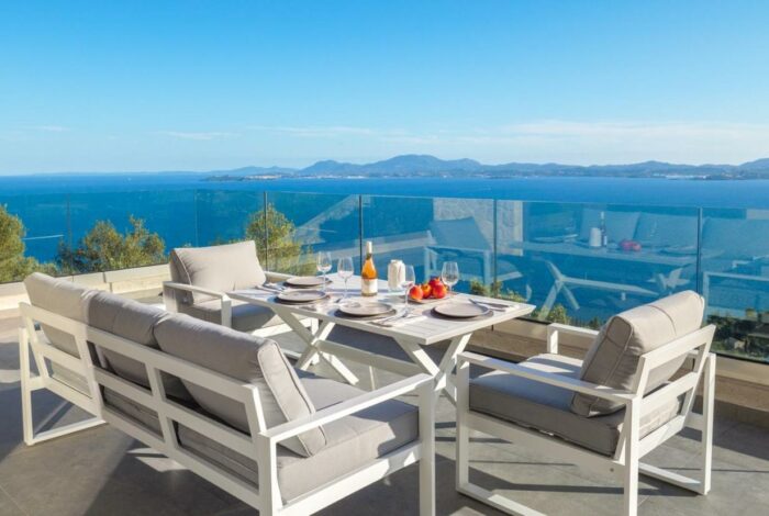 Outdoor dining area with sea view