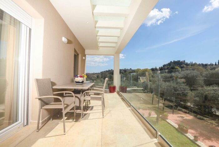 Balcony with views of the surrounding countryside