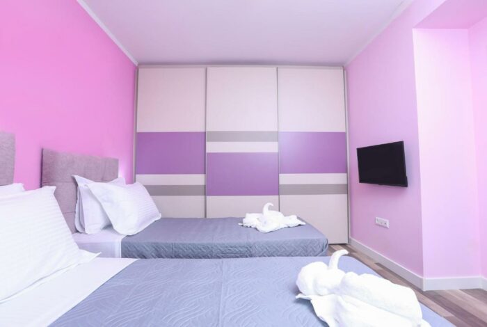 Second bedroom with modern furnishings