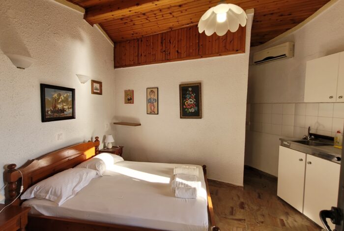 Fully furnished studio with access to garden in Kontogialos