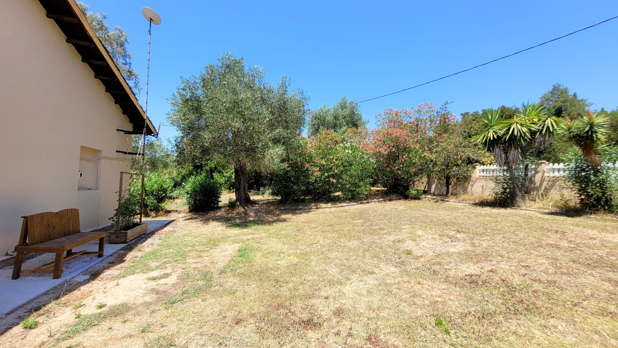 Well-tended plot of land in Agios Ioannis, Corfu