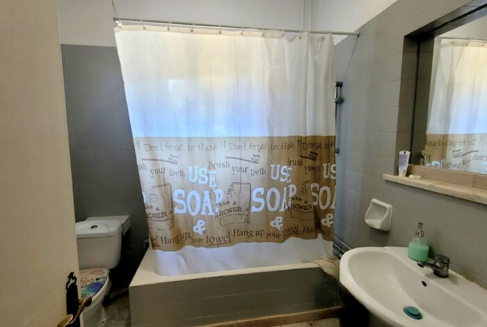 Bathroom with bathtub in detached house in Agios Ioannis
