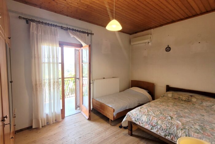 Bright bedroom with countryside view in Pagi house