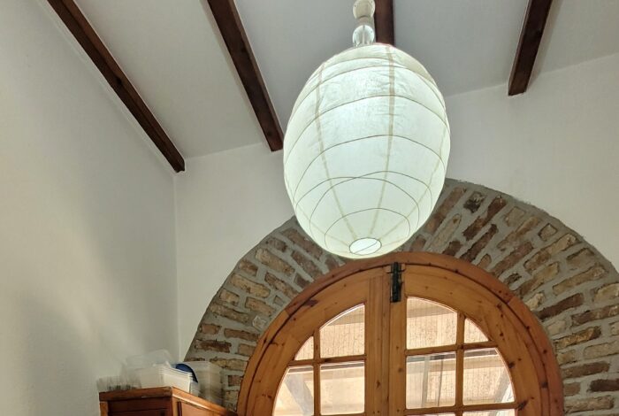 Double entrance with wooden doors