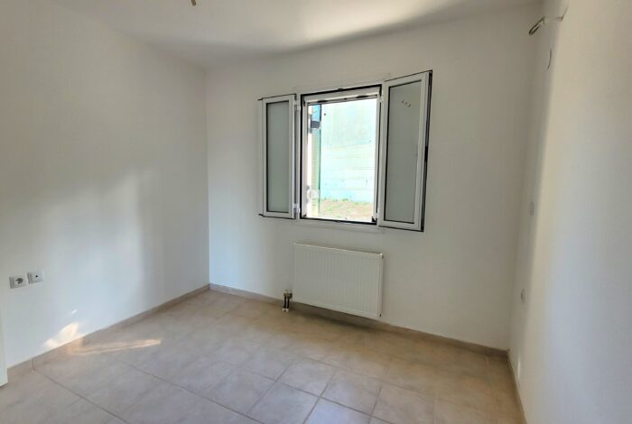 Third bedroom ideal as an office or guest room