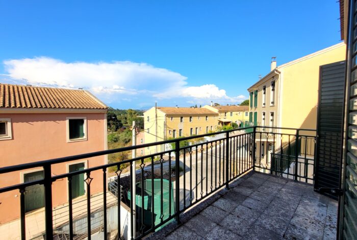 Private balcony on the ground floor with view of the surrounding neighborhood