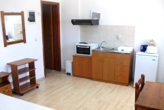 Holiday studio with kitchenette and terrace in Corfu