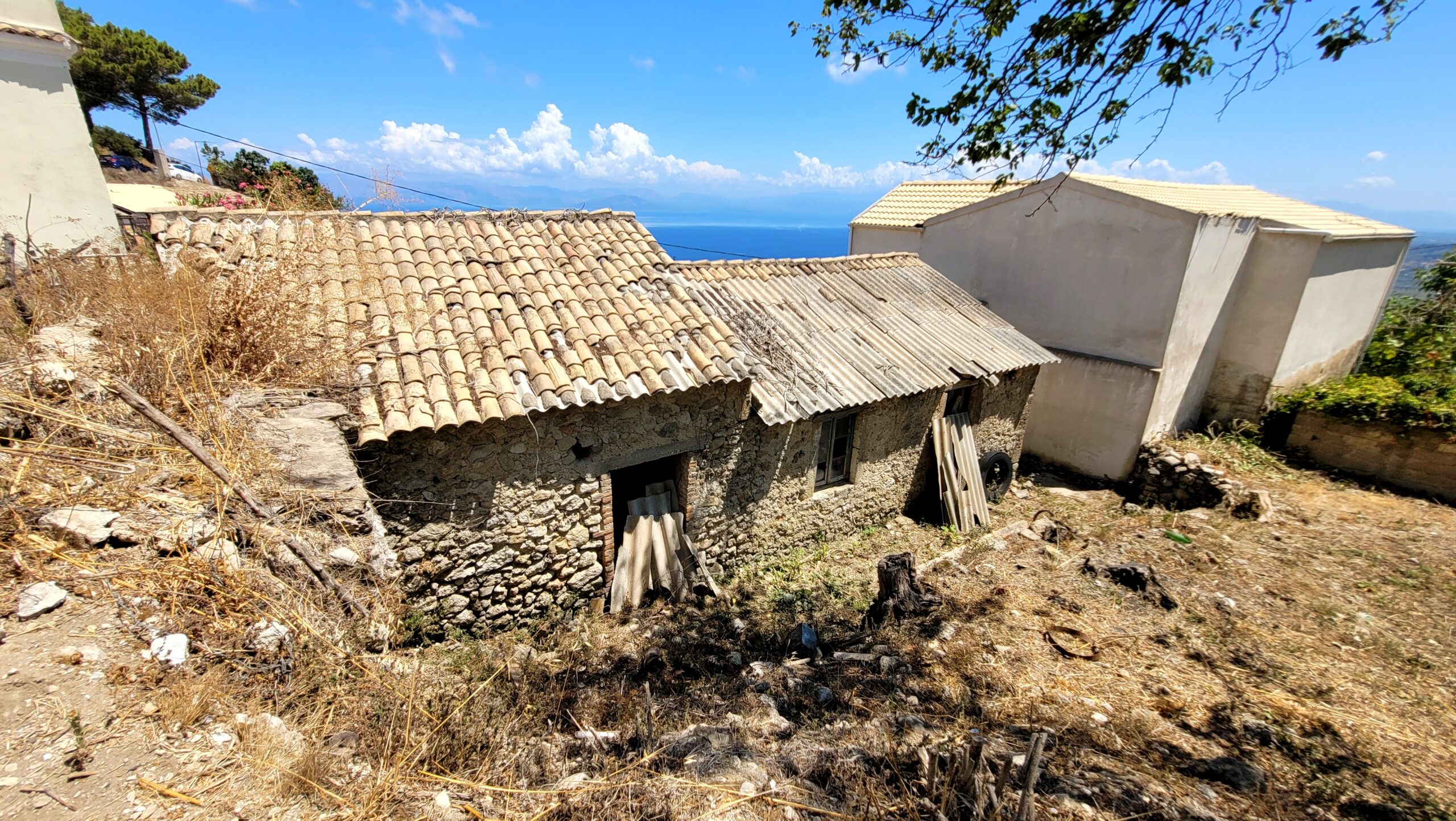 Corfu property for sale with plot and sea view in Chlomos village