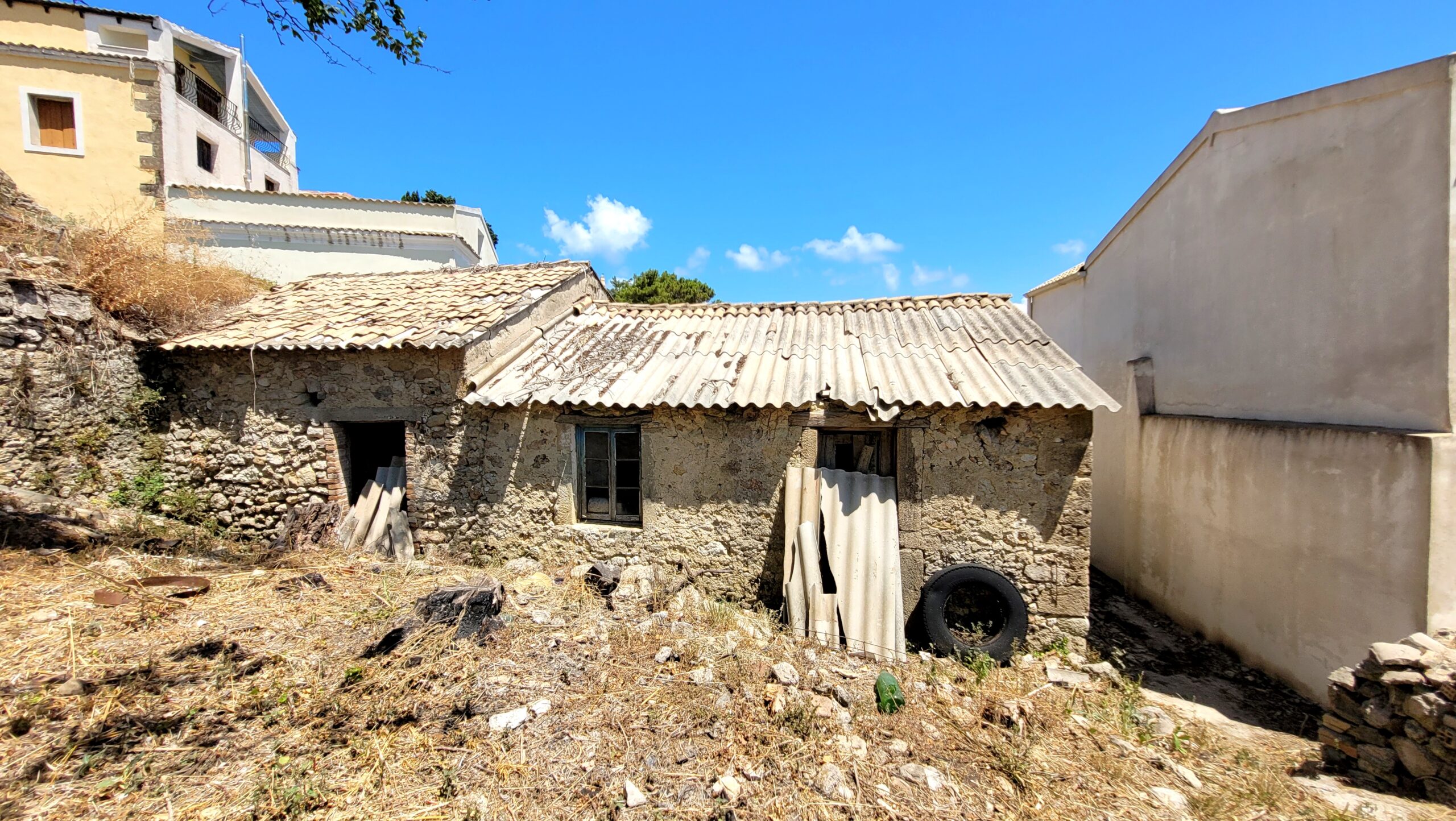 Old stone house in South Corfu for sale with renovation potential