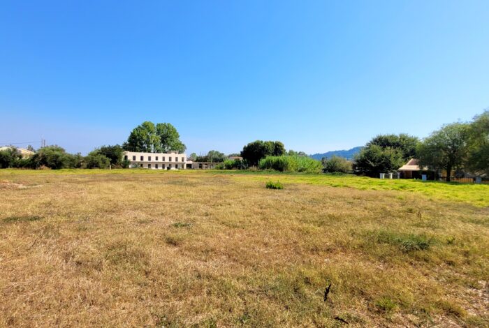 North Corfu real estate plot with 400 sqm building allowance