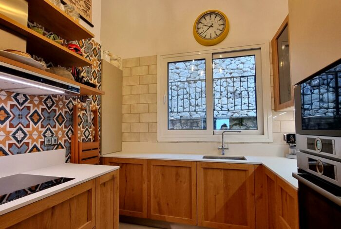 Fully equipped kitchen in villa for sale in Paramonas Corfu