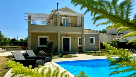 Central Corfu villa with private swimming pool and garden