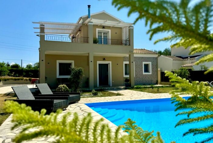 Central Corfu villa with private swimming pool and garden