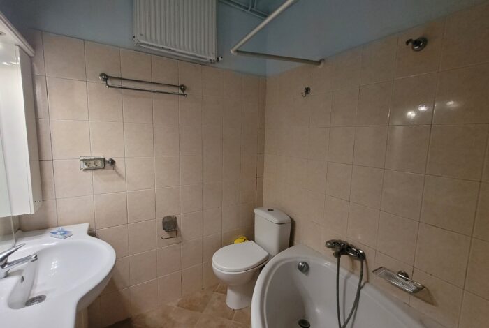 Bathroom with a bathtub in the apartment in Corfu town