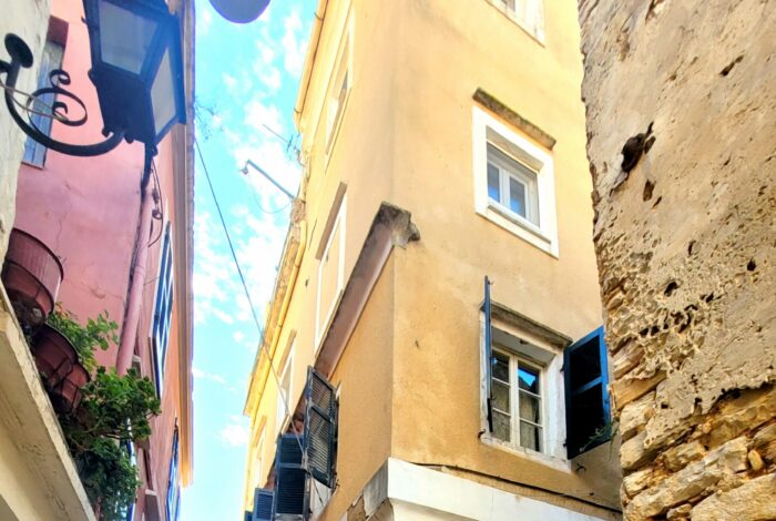 First floor apartment for sale in Corfu Town near Liston Square
