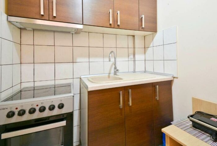 Furnished and equipped open-plan kitchen