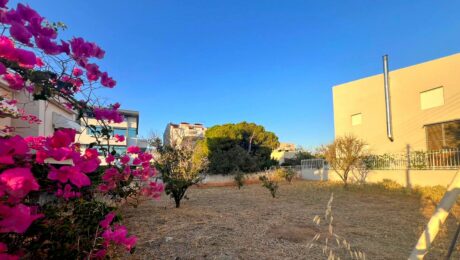 Residential building land 258 sqm in Voula Athens