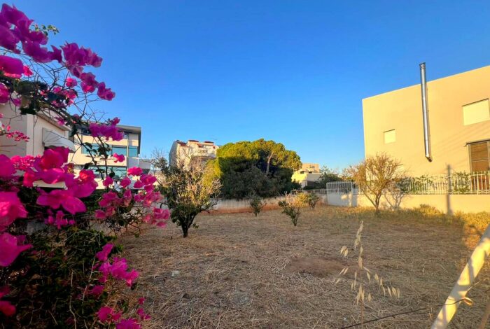 Residential building land 258 sqm in Voula Athens