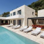 Swimming pool and sunbed terrace