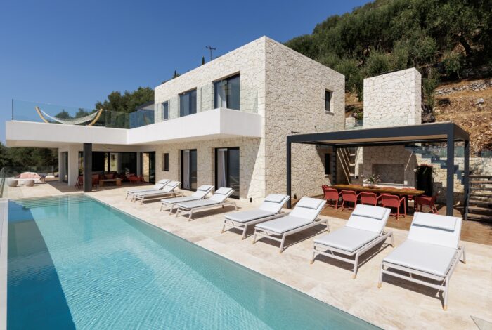 Swimming pool and sunbed terrace
