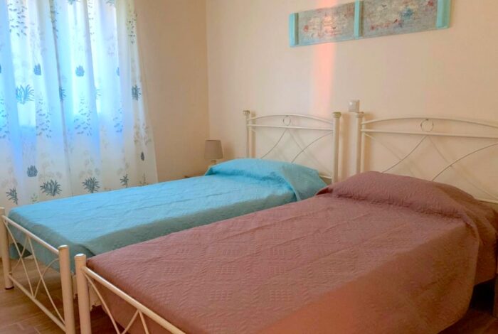 Cozy bedroom with large window and plenty of natural light – Kanalia Corfu apartment