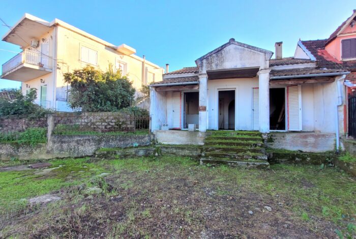 Ground-floor residence with veranda and open views in Central Corfu