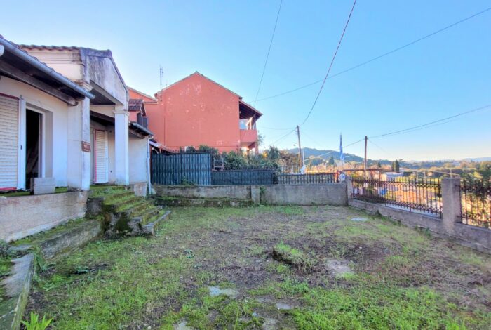 Semi-detached ground-floor house for sale in Kastania Corfu with open unobstructed views