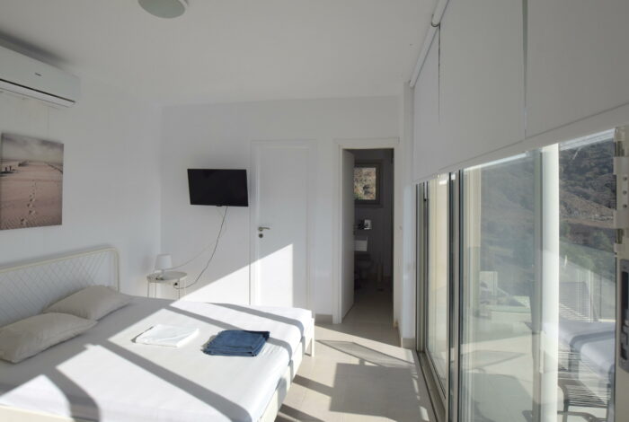 Well-maintained interior space ideal for short-term rentals