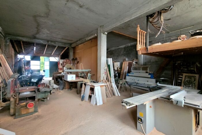 Open plan commercial building in South Corfu suitable for business or residential conversion