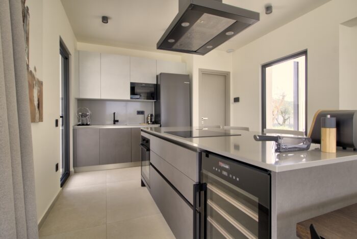 Fully equipped kitchen with high-end appliances and dining space