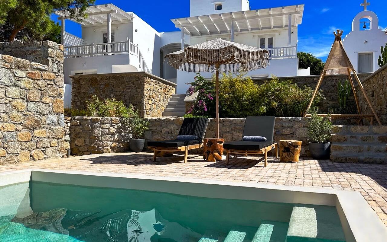 Residential complex for sale in Ano Mera Mykonos with swimming pool