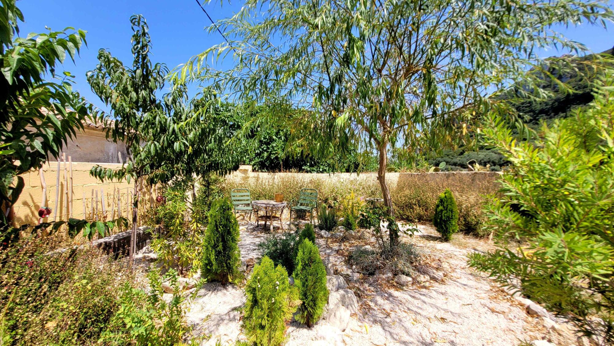 Garden area with development potential in Corfu