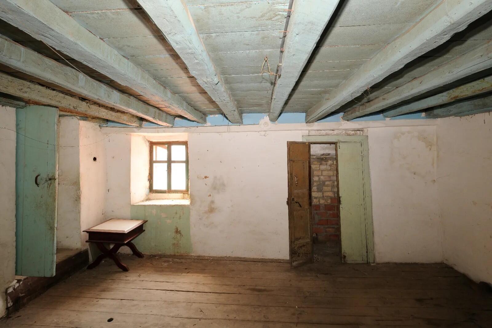 Ground floor space which needs renovation