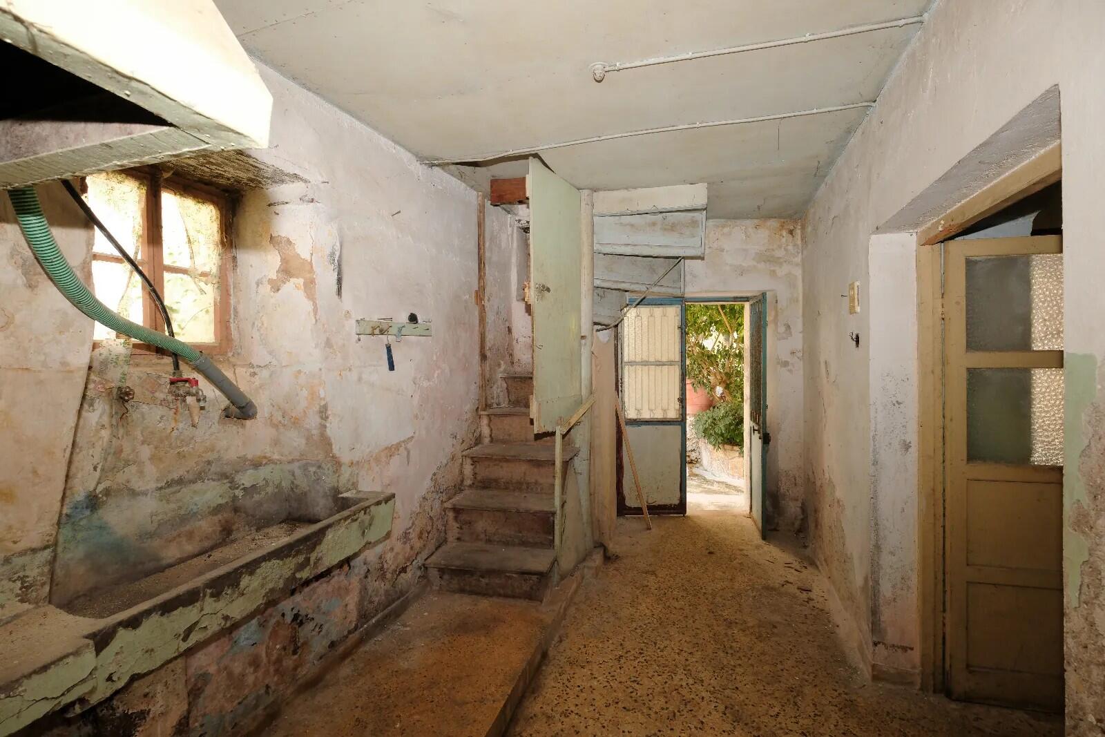 Ground floor of historic Venetian house ready for renovation