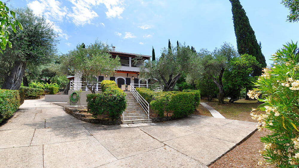 Villa with three independent apartment for sale in Gastouri, Corfu
