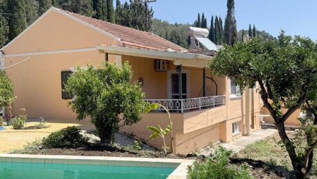 Three bedroom villa with natural swimming pool in Avliotes Corfu
