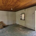 Semi-detached renovation house with car access in Chlomos