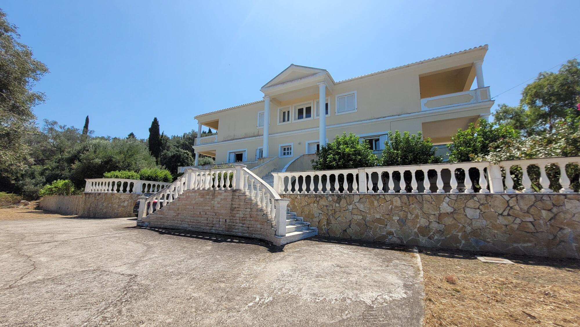Spacious villa for sale in Agios Georgios Pagi