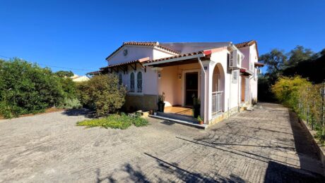 Spacious residence for sale in Lefkimmi South Corfu with large garden