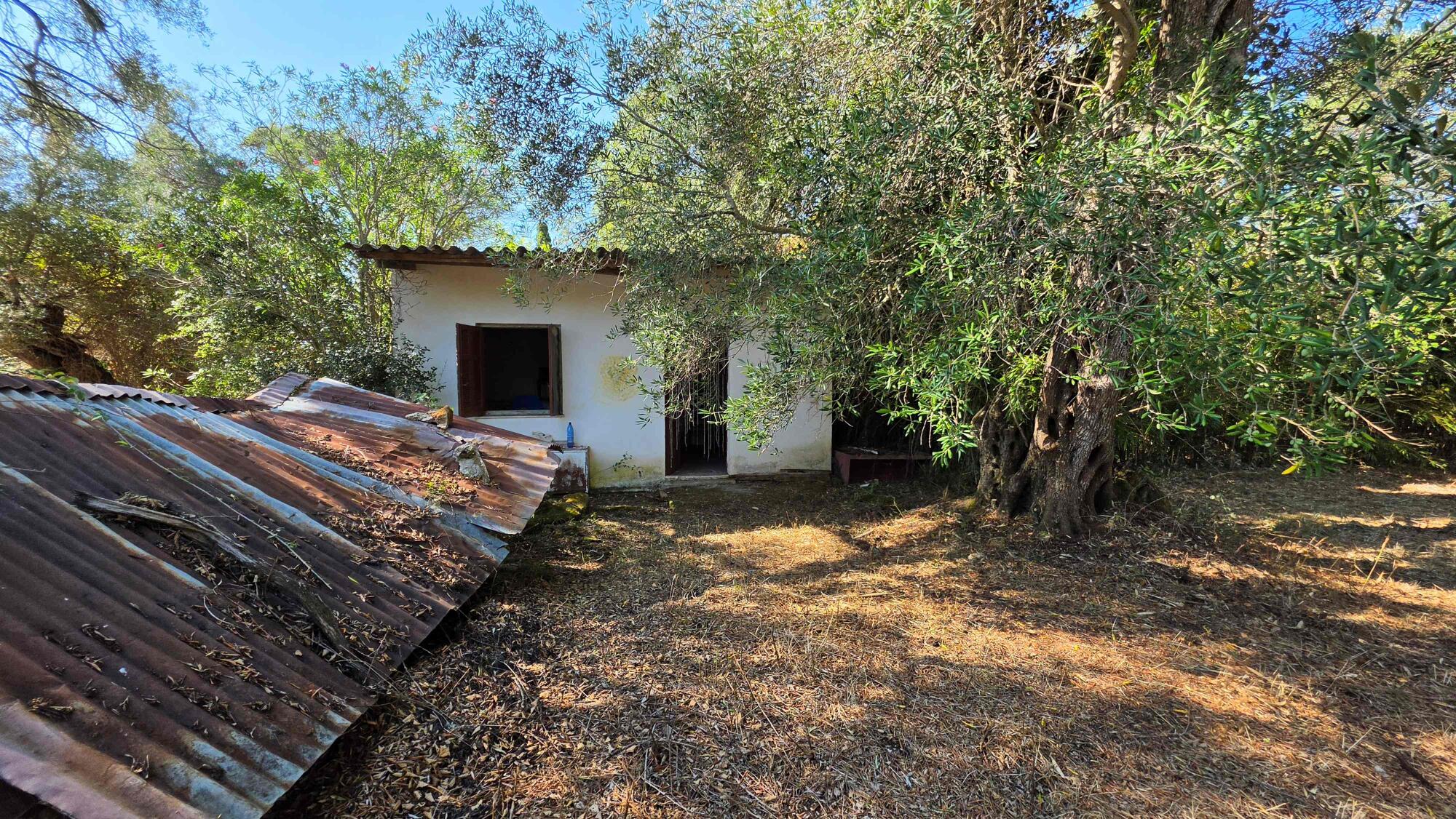 49 sq.m. detached house for renovation in Agios Georgios South Corfu