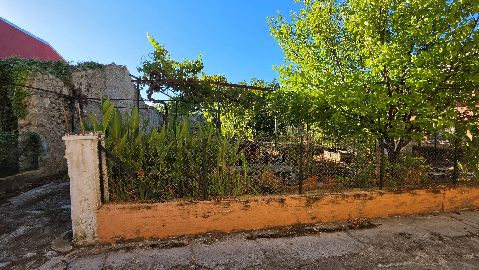 Plot of 277sq.m. opposite the traditional house