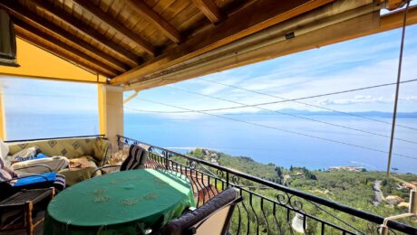 First-floor 74 sqm apartment with sea-view balcony in Nissaki, Corfu