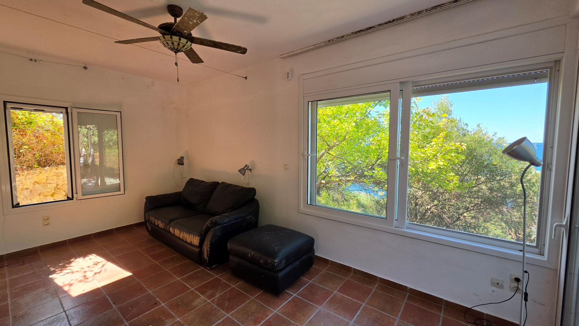 Independent studio with private access and sea views